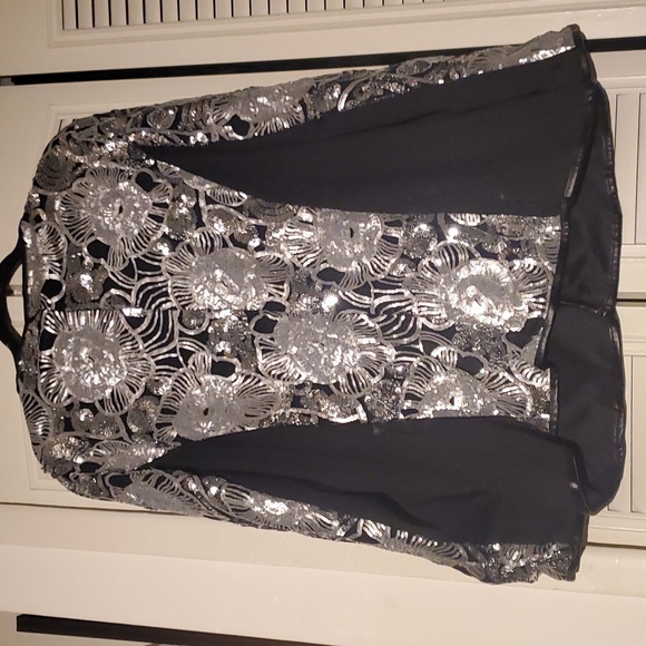 Like new! Joan Boyce faux leather trim silver sequined clasp hook blazer jacket - Picture 6 of 9